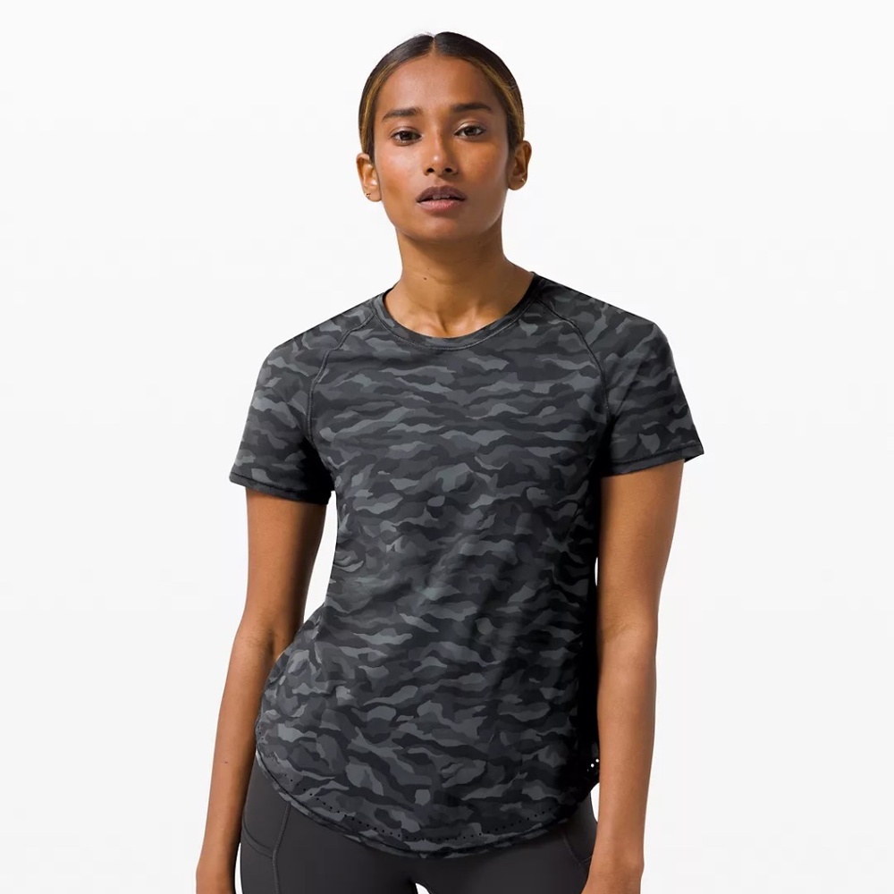lululemon Rise and Run Shirt, Size 2, Black Camo, NWT